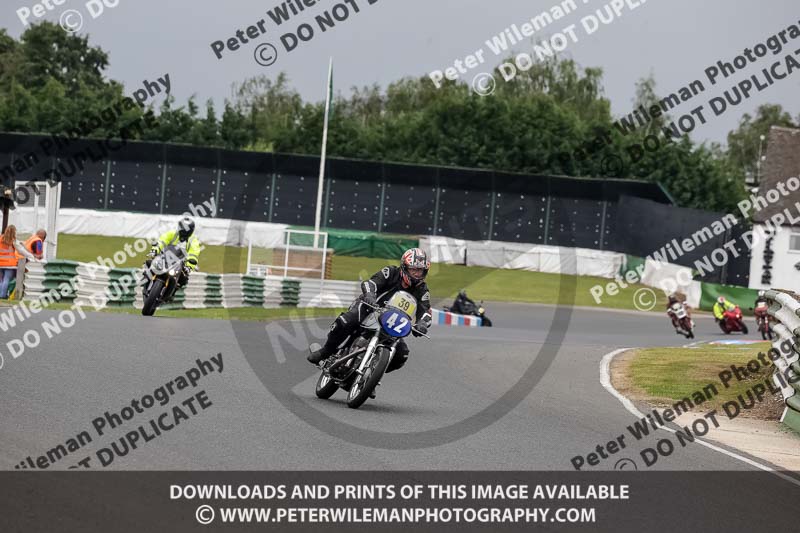 Vintage motorcycle club;eventdigitalimages;mallory park;mallory park trackday photographs;no limits trackdays;peter wileman photography;trackday digital images;trackday photos;vmcc festival 1000 bikes photographs